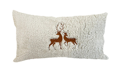 Almohadon de corderito bordado Ciervos - 30x50cm - comprar online