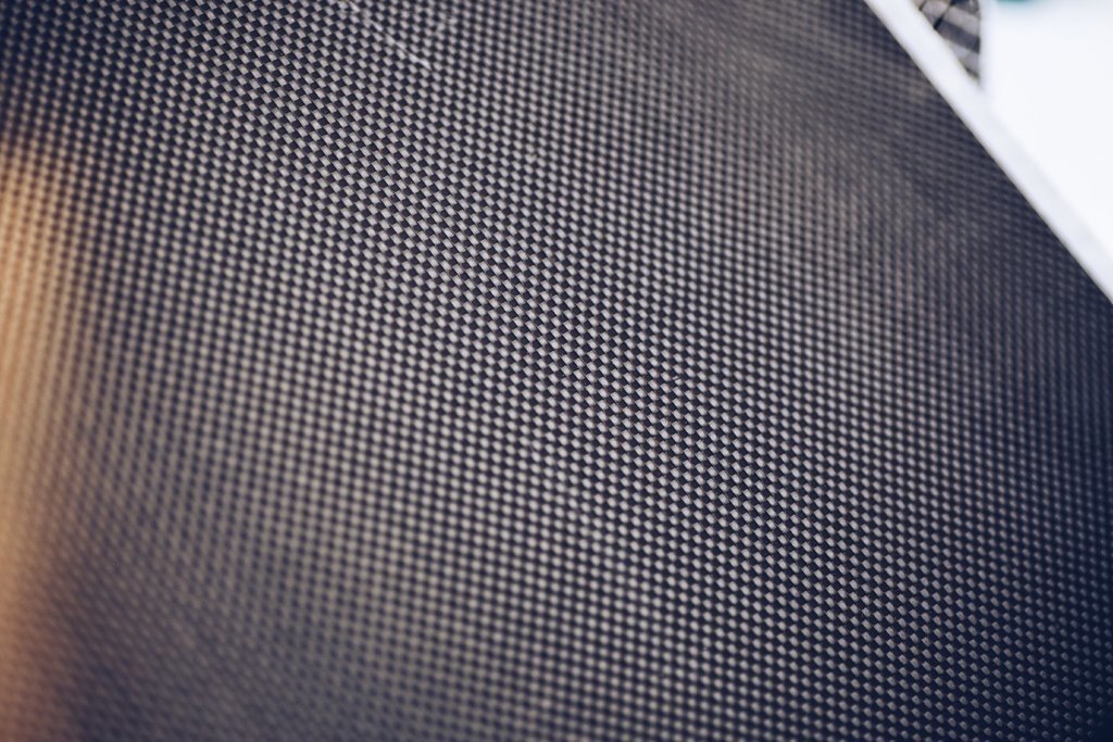 Placa de fibra de carbono Kevlar de um lado - 100 x 400 x 1 mm.