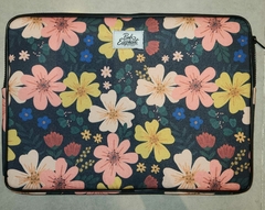 Funda Notebook Flores negra 2 15.4''