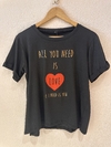 Remera All you need is love