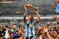 Messi levantando la copa #1