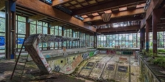 RICHARD BERENHOLTZ - Abandoned Resort Pool, Upstate NY (detail) - 2RB5129