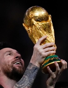 Messi levantando la copa #4