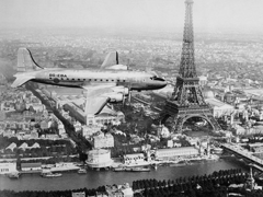 Airplane over Paris - 3AP4320