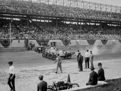 Coches en la línea de salida del hipódromo de Sheepshead Bay, Nueva York, 1918 - 3AP4322