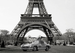 Roadster under the Eiffel Tower (BW) - 3AP5593