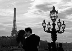 JULIAN LAUREN - A Kiss in Paris - 3AP5598