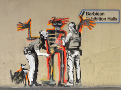 Fuera del Barbican Centre, Londres (graffiti attributed to Banksy) - 3BY4169