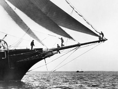 EDWIN LEVICK - Ship Crewmen Standing on the Bowsprit, 1923 - 3LE627