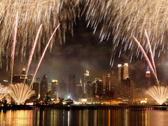 MICHEL SETBOUN - Fireworks on Manhattan, NYC - 3MS3270