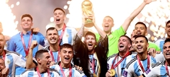 Messi levantando la copa del mundo
