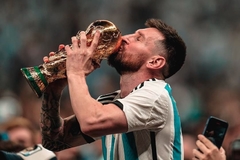 Messi besando la copa #1