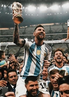 Messi levantando la copa #3