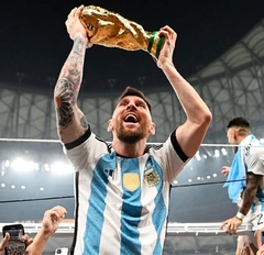 Messi levantando la copa #7