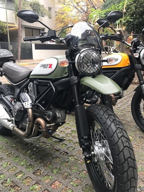 Parabrisas ahumado Scrambler