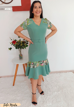 Vestido Midi na Alfaiataria Verde Moda Evangélica