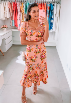 Vestido Midi floral com babado e detalhes em Renda Moda Evangélica