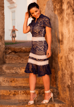 Vestido AZ Irmãs de Renda Azul com Listras Brancas na internet