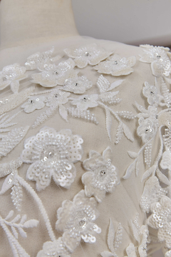 S0608 - TUL BORDADO CON FLORES 3D BORDADAS - Sole Silva Telas de Novias ~ Bridal Fabrics