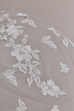 S0615 - TUL BORDADO CON FLORES DE ALGODON - Sole Silva Telas de Novias ~ Bridal Fabrics