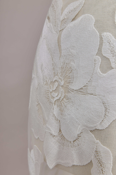 S0615 - TUL BORDADO CON FLORES DE ALGODON - Sole Silva Telas de Novias ~ Bridal Fabrics