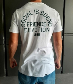 REMERA SOCIAL FRIENDS en internet