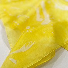 Imagem do Lenço de seda pintado à mão amarelo