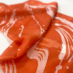 Imagem do Lenço de seda pintado à mão vermelho coral