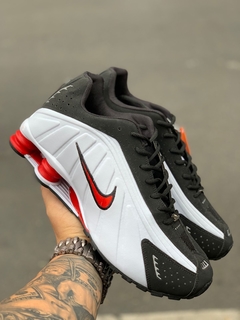 NIKE SHOX R4