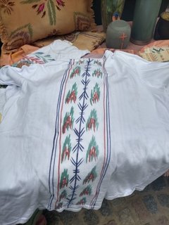 Remera blanca rayas en internet