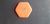 Fica hexagonal cor laranja de Galalite 38,7mm