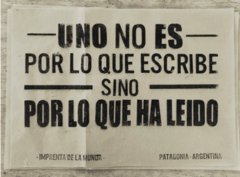 Uno no es por lo que escribe sino por lo que ha leido - AFICHES DE LA MUNDA