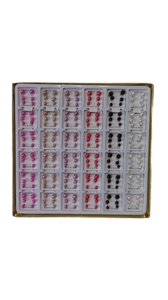 Brinco mini pérola caixa com 108 pares em 3 tamanhos