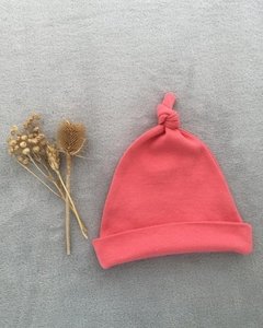 GORRO CON NUDITO Coral