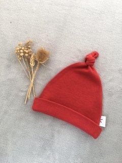 GORRO CON NUDITO Rojo