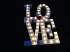 LOVE GRANDE en polifan con led