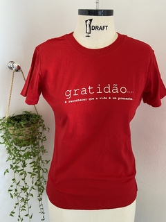 Blusa T-shirt gratidão é reconhecer que a vida é um presente