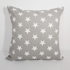 Almohadón estampado gris estrellas