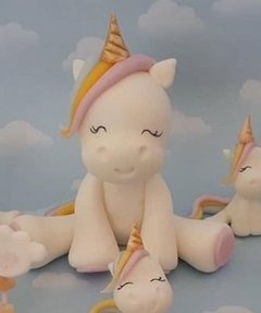 Adorno de torta Unicornio sobre nube