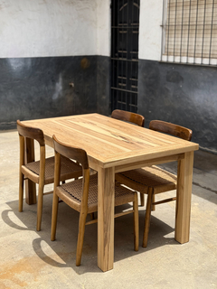 Mesa de comedor Vicenza - PETIRIBI - comprar online