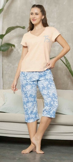 ART 25781 PIJAMA DE JERSEY ESTAMPADO ENJOY CON CAPRI - comprar online