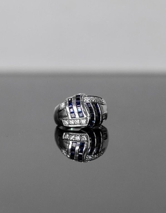 Anillo oro blanco 18 kltes engarsado con diamantes y zafiros azules - comprar online