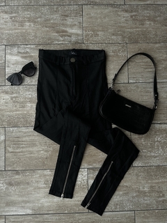 pantalon engomado sarkany