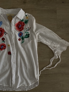 Camisa con estampa floreada