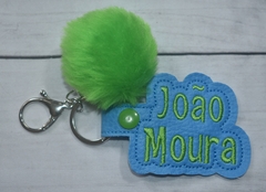 Chaveiros Personalizados Até 20 caracteres (2 linhas) com Pompom - para Mochilas e Malas