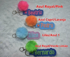 Chaveiro Personalizado Até 12 caracteres (1 linha) - com Pompom para Mochilas e Malas - loja online