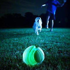 Chuckit! Bola Kick Fetch Glow - loja online