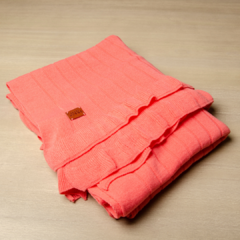 Ruana de lana volados color rosa
