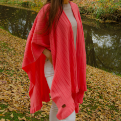 Ruana de lana volados color rosa - comprar online