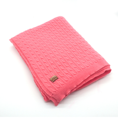 Ruana de lana trenzas color rosa chicle